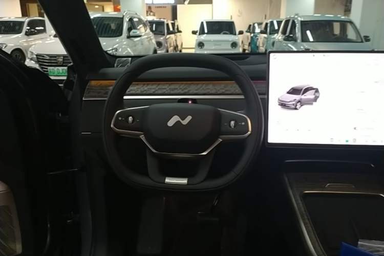 Used ONVO Luxeed L90 2025 Model—Max Six-Seater Version Steering Wheel