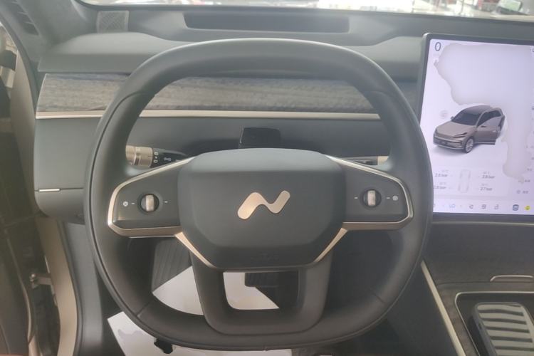 Used ONVO Luxeed L90 2025 Model—Ultra Six-Seater Version Steering Wheel