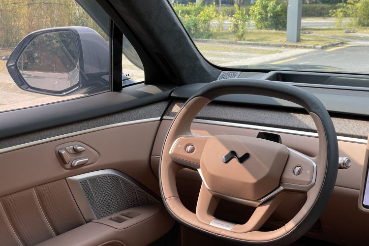 Used ONVO Luxeed L90 2025 Model—Ultra Six-Seater Version Steering Wheel