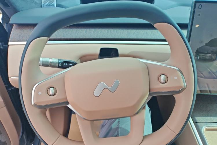 Used ONVO Luxeed L90 2025 Model—Ultra Six-Seater Version Steering Wheel