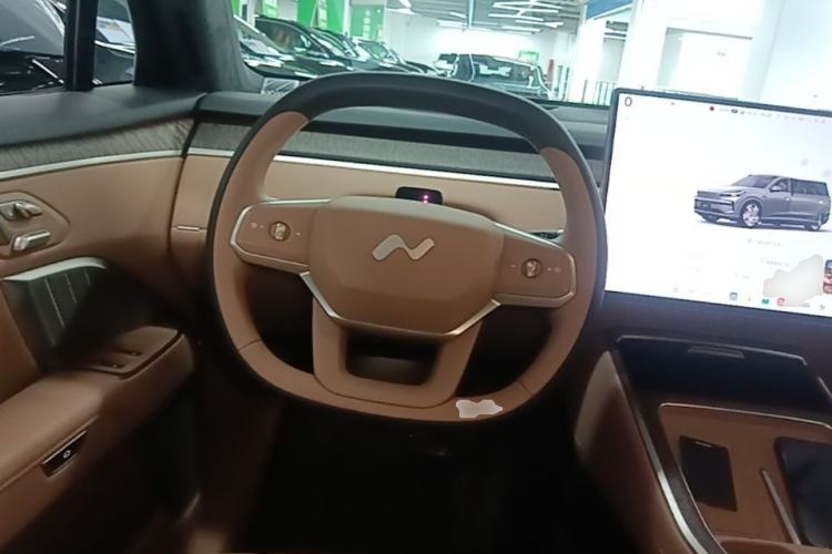 Used ONVO Luxeed L90 2025 Model—Max Six-Seater Version Steering Wheel