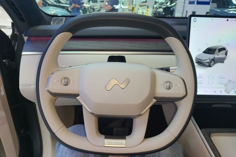Used ONVO Luxeed L90 2025 Model—Pro Six-Seater Version Steering Wheel