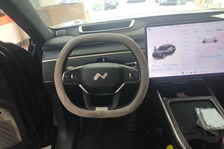 Used ONVO Luxeed L90 2025 Model—Max Six-Seater Version Steering Wheel