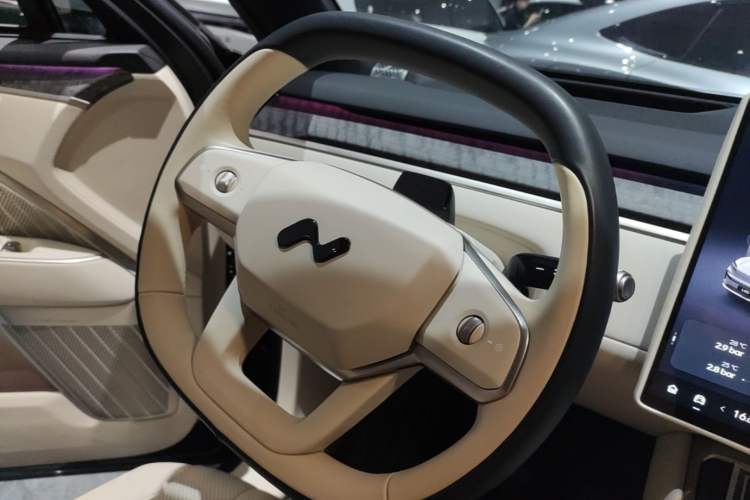 Used ONVO Luxeed L90 2025 Model—Ultra Six-Seater Version Steering Wheel