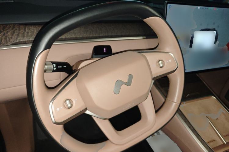 Used ONVO Luxeed L90 2025 Model—Black Knight Special Edition—Six-Seater Steering Wheel