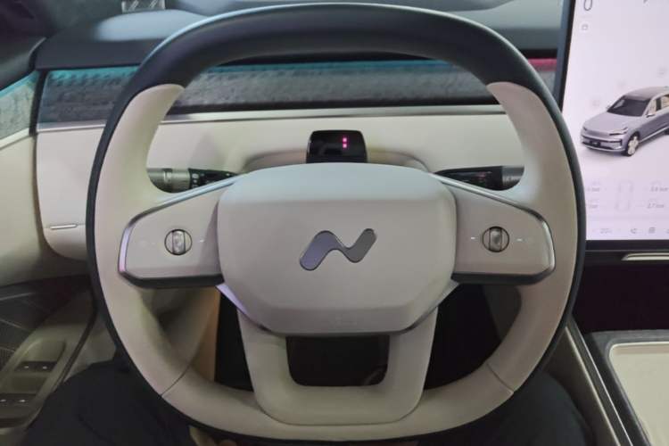 Used ONVO Luxeed L90 2025 Model Max Six-Seater 60-degree Battery Edition Steering Wheel