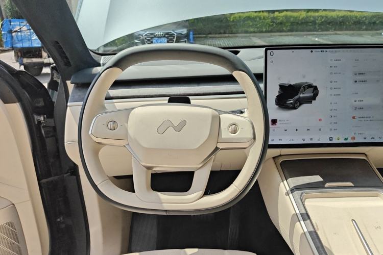 Used ONVO Luxeed L90 2025 Model—Ultra Six-Seater Version Steering Wheel