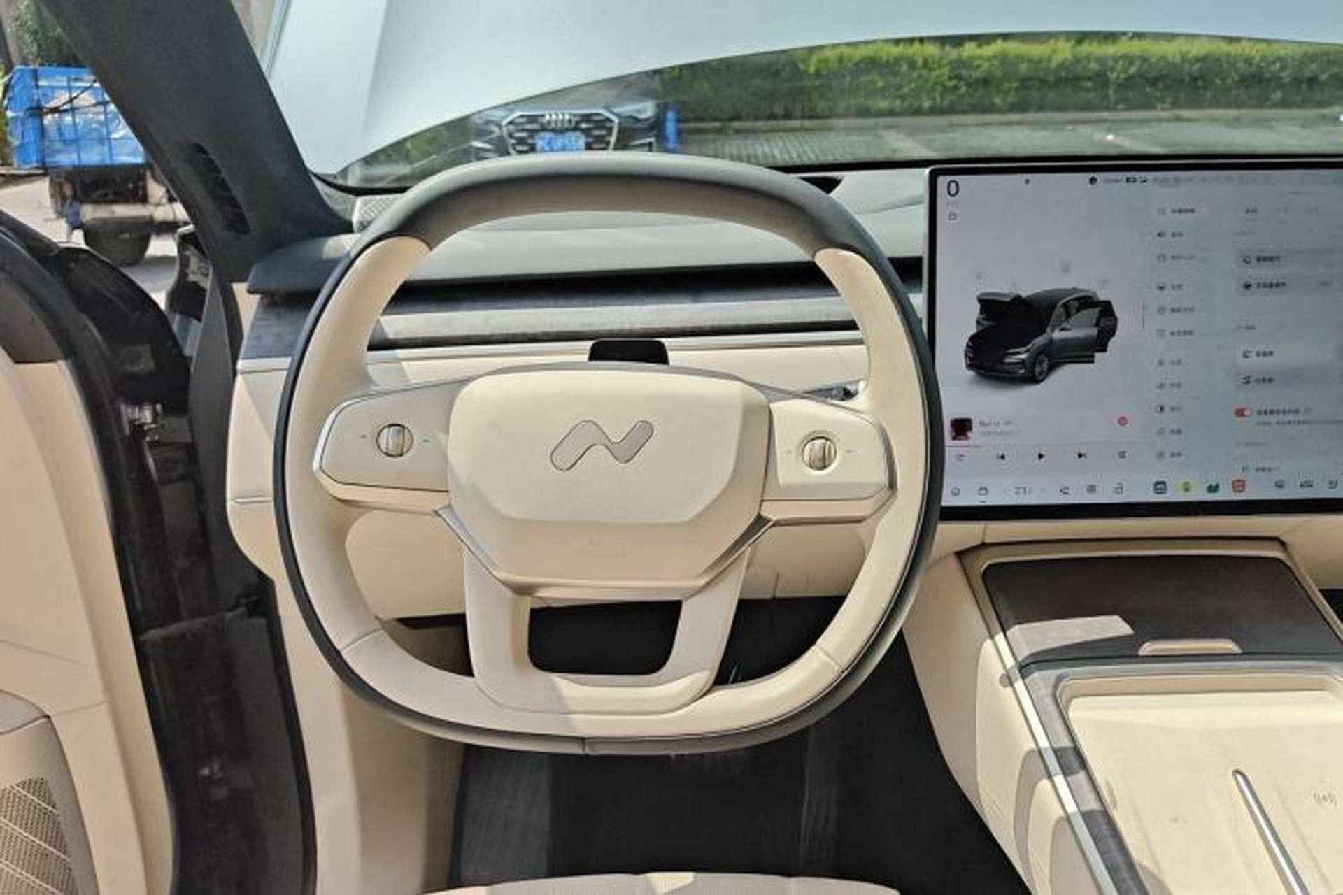 Used ONVO Luxeed L90 2025 Model—Ultra Six-Seater Version Steering Wheel