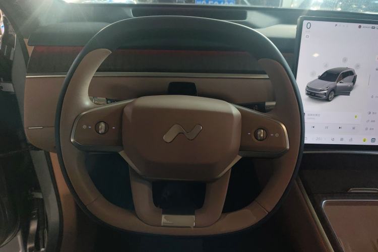 Used ONVO Luxeed L90 2025 Model—Ultra Six-Seater Version Steering Wheel