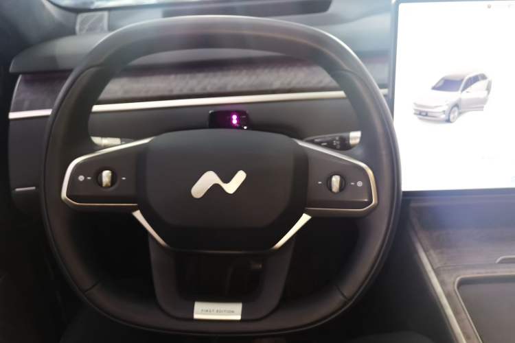 Used ONVO Luxeed L90 2025 Model—Ultra Six-Seater Version Steering Wheel