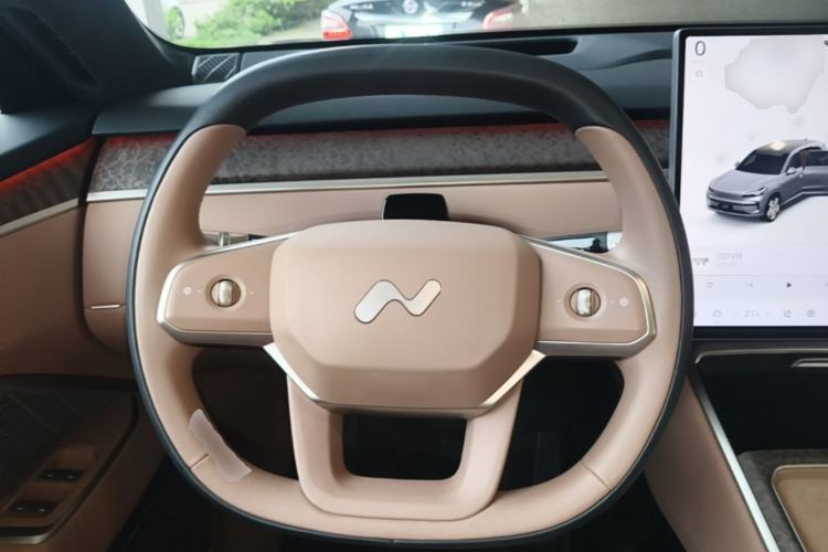 Used ONVO Luxeed L90 2025 Model—Max Six-Seater Version Steering Wheel