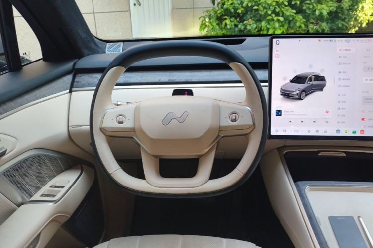 Used ONVO Luxeed L90 2025 Model—Ultra Six-Seater Version Steering Wheel