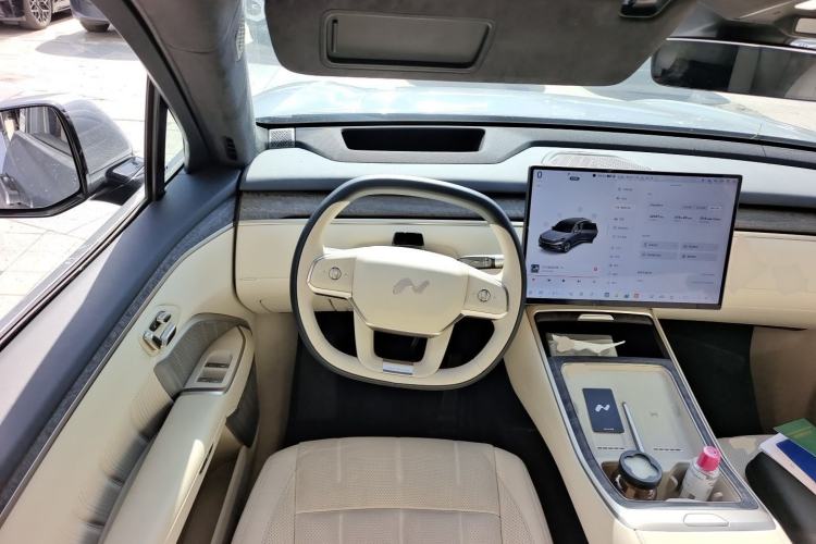 Used ONVO Luxeed L90 2025 Model—Ultra Six-Seater Version Steering Wheel