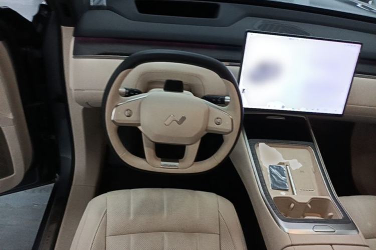 Used ONVO Luxeed L90 2025 Model—Max Six-Seater Version Steering Wheel