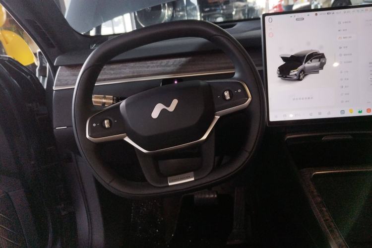 Used ONVO Luxeed L90 2025 Model—Ultra Six-Seater Version Steering Wheel