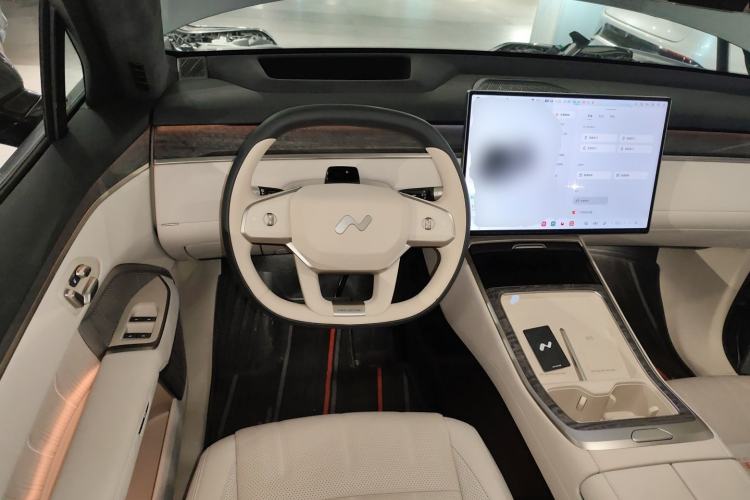 Used ONVO Luxeed L90 2025 Model—Max Six-Seater Version Steering Wheel
