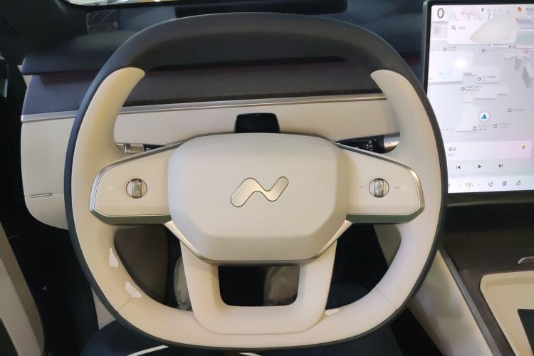 Used ONVO Luxeed L90 2025 Model—Max Six-Seater Version Steering Wheel