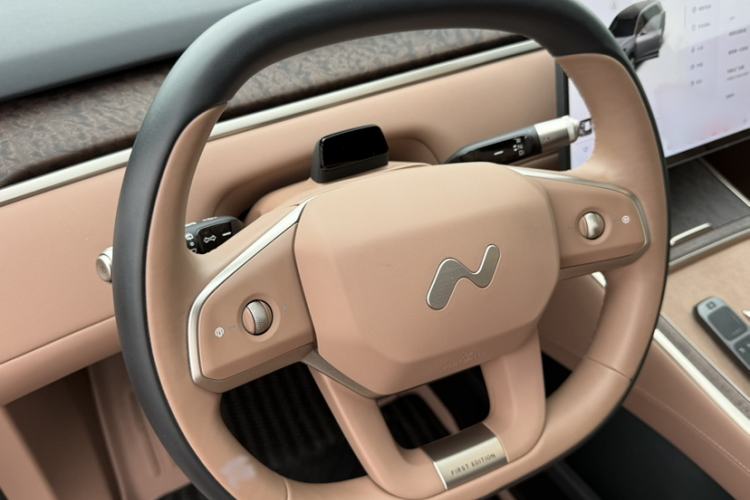 Used ONVO Luxeed L90 2025 Model—Pro Six-Seater Version Steering Wheel