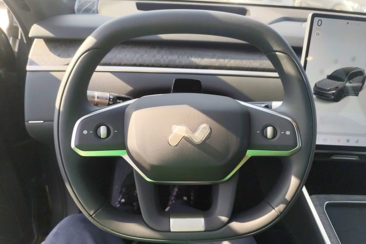 Used ONVO Luxeed L90 2025 Model—Max Six-Seater Version Steering Wheel