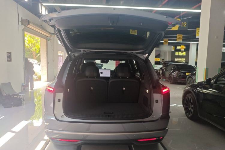 Used ONVO Luxeed L90 2025 Model—Ultra Six-Seater Version Trunk