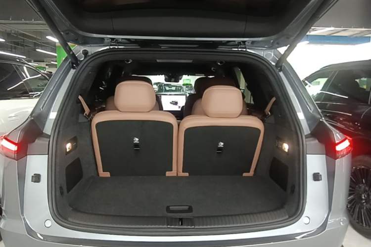 Used ONVO Luxeed L90 2025 Model—Max Six-Seater Version Trunk