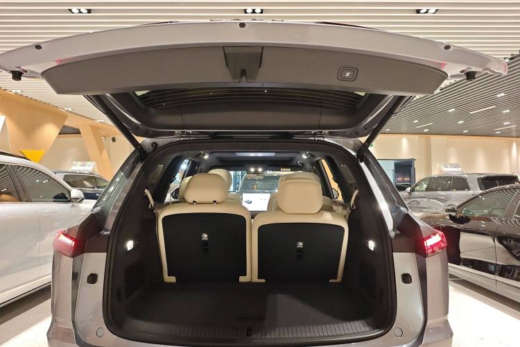 Used ONVO Luxeed L90 2025 Model—Ultra Six-Seater Version Trunk