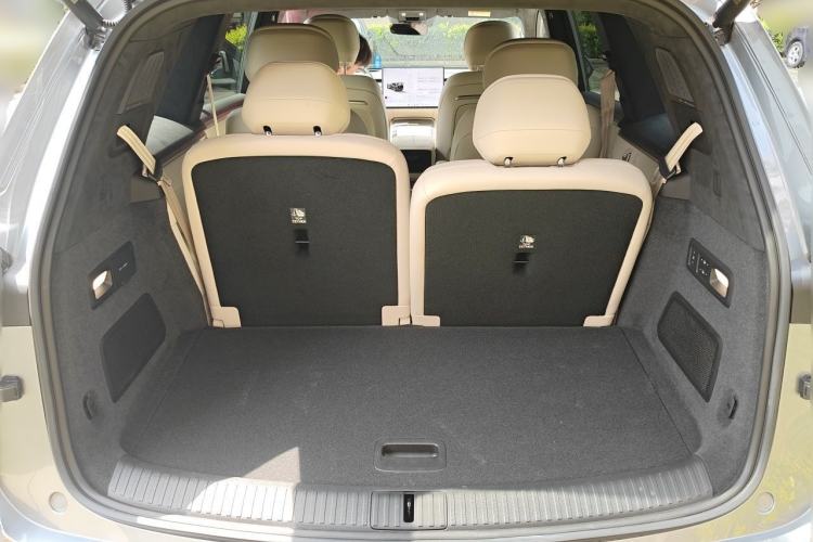 Used ONVO Luxeed L90 2025 Model—Ultra Six-Seater Version Trunk