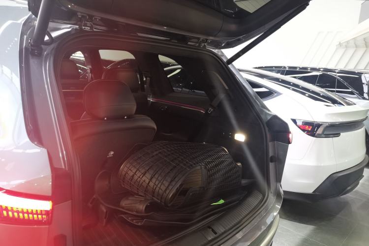 Used ONVO Luxeed L90 2025 Model—Ultra Six-Seater Version Trunk