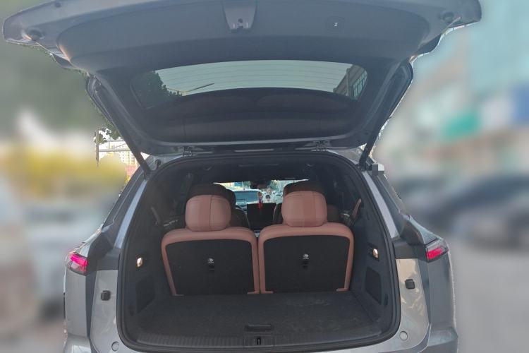 Used ONVO Luxeed L90 2025 Model—Ultra Six-Seater Version Trunk
