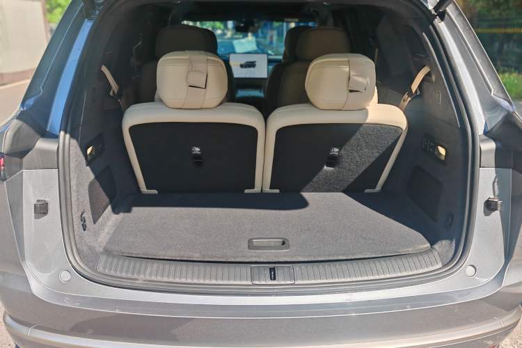 Used ONVO Luxeed L90 2025 Model—Max Six-Seater Version Trunk