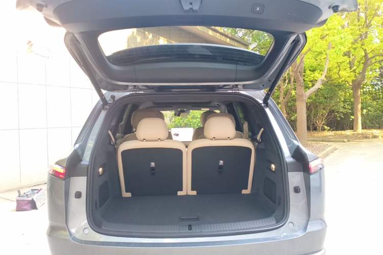 Used ONVO Luxeed L90 2025 Model—Ultra Six-Seater Version Trunk