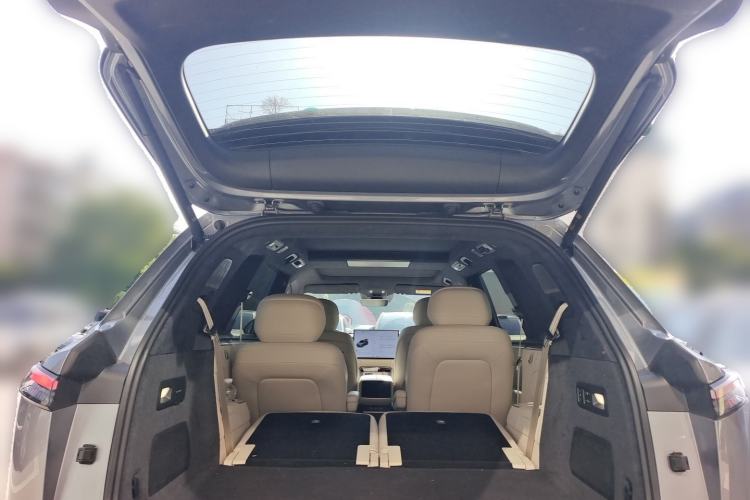 Used ONVO Luxeed L90 2025 Model—Ultra Six-Seater Version Trunk