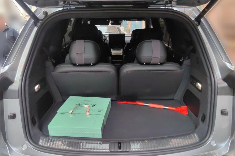 Used ONVO Luxeed L90 2025 Model—Ultra Six-Seater Version Trunk