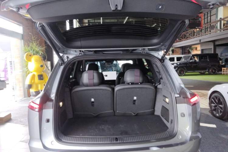 Used ONVO Luxeed L90 2025 Model—Ultra Six-Seater Version Trunk