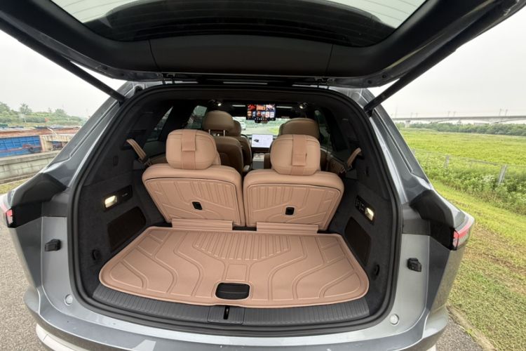 Used ONVO Luxeed L90 2025 Model—Pro Six-Seater Version Trunk
