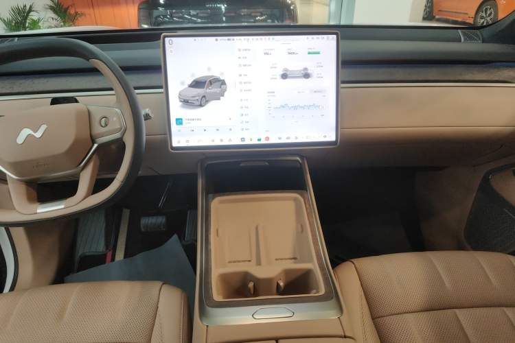 Used ONVO Luxeed L90 2025 Model—Max Six-Seater Version Audio And AC Panel