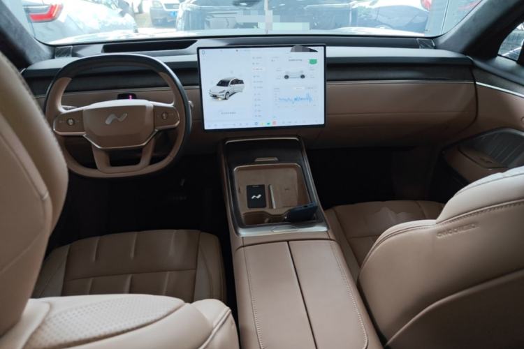 Used ONVO Luxeed L90 2025 Model—Ultra Six-Seater Version Center Console