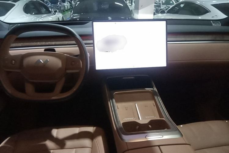 Used ONVO Luxeed L90 2025 Model—Max Six-Seater Version Center Console