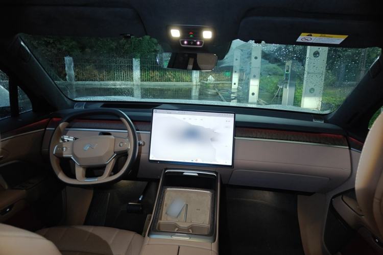 Used ONVO Luxeed L90 2025 Model—Ultra Six-Seater Version Center Console