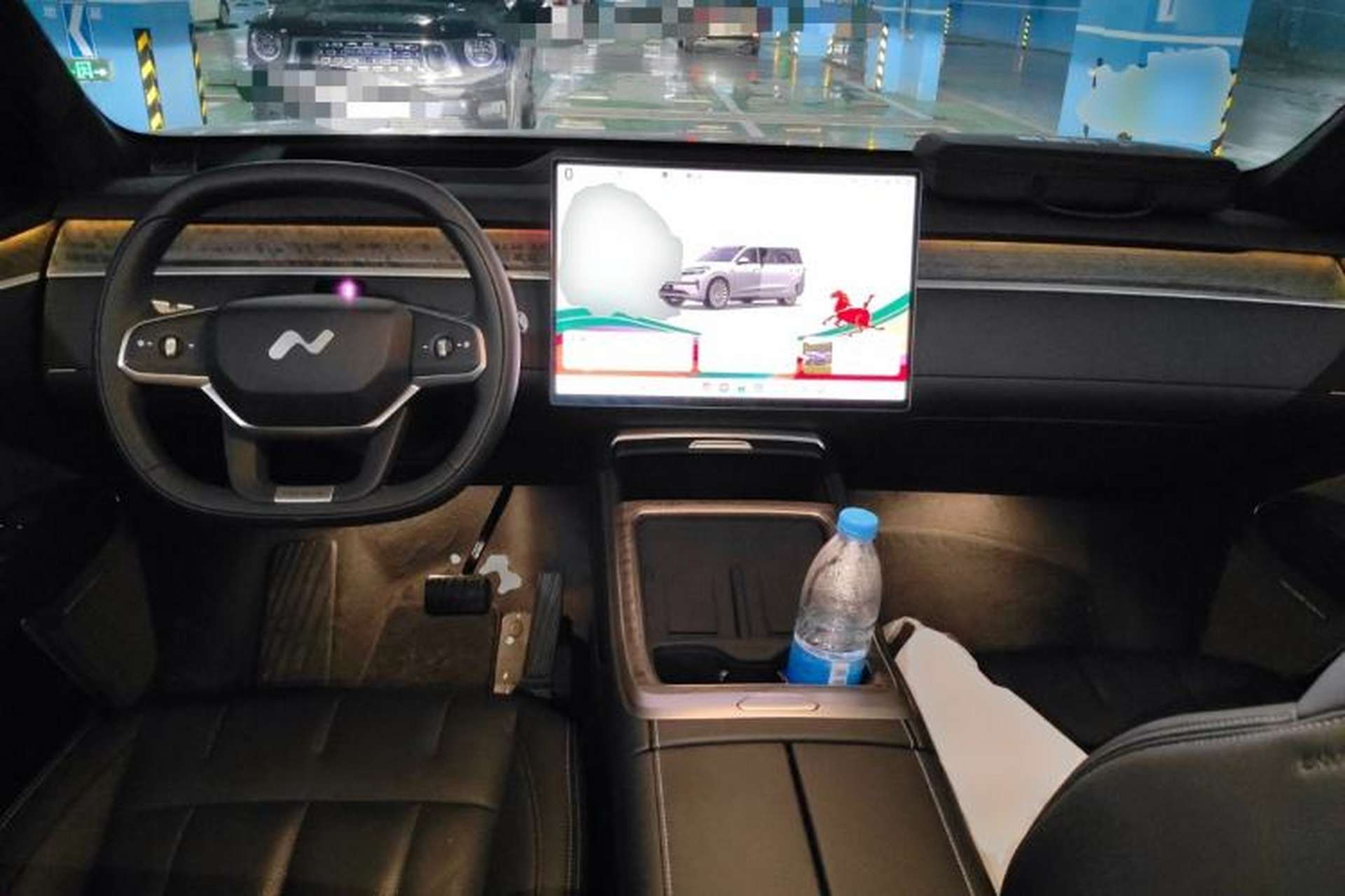 Used ONVO Luxeed L90 2025 Model—Ultra Six-Seater Version Center Console