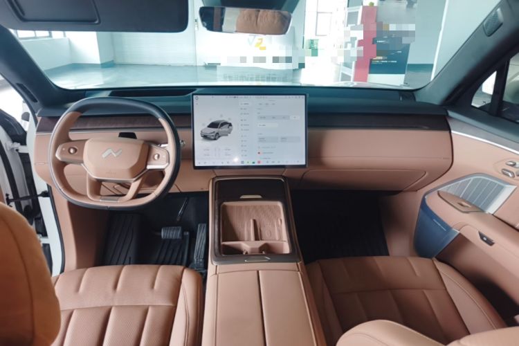Used ONVO Luxeed L90 2025 Model—Max Six-Seater Version Center Console