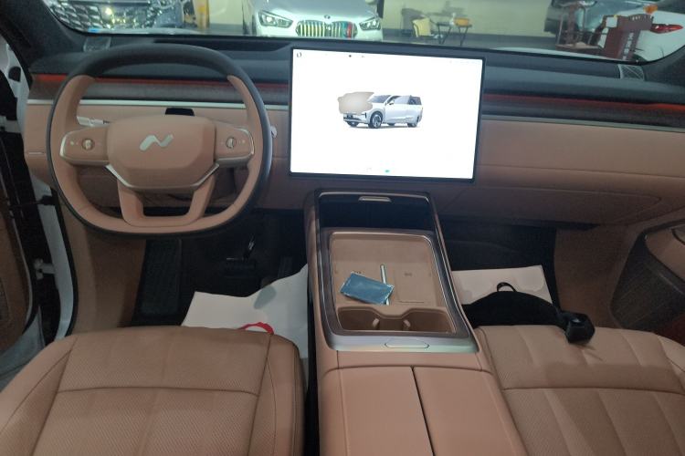 Used ONVO Luxeed L90 2025 Model—Max Six-Seater Version Center Console