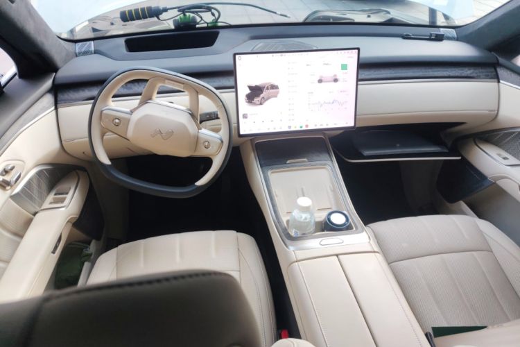 Used ONVO Luxeed L90 2025 Model—Max Six-Seater Version Center Console