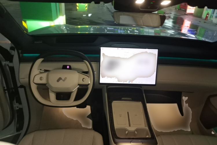Used ONVO Luxeed L90 2025 Model—Max Six-Seater Version Center Console