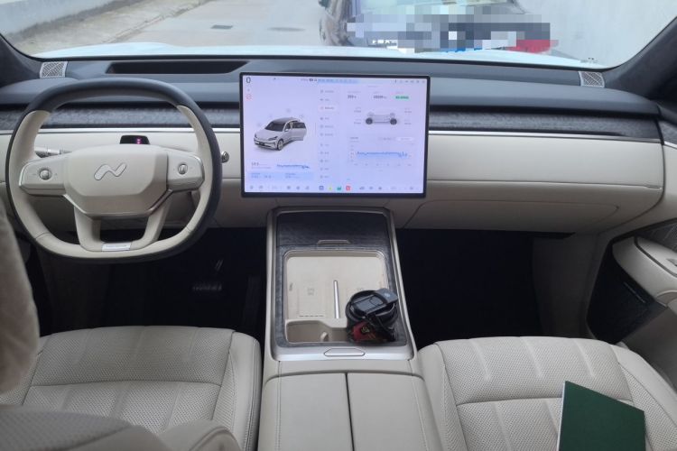 Used ONVO Luxeed L90 2025 Model—Max Six-Seater Version Center Console