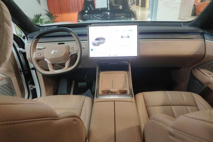 Used ONVO Luxeed L90 2025 Model—Max Six-Seater Version Center Console