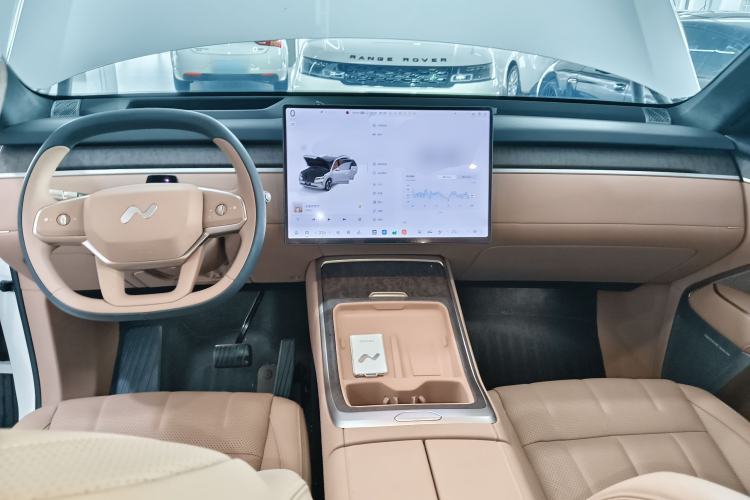 Used ONVO Luxeed L90 2025 Model—Max Six-Seater Version Center Console