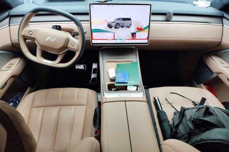 Used ONVO Luxeed L90 2025 Model—Max Six-Seater Version Center Console