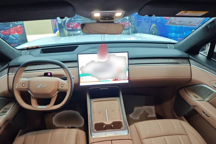 Used ONVO Luxeed L90 2025 Model—Ultra Six-Seater Version Center Console
