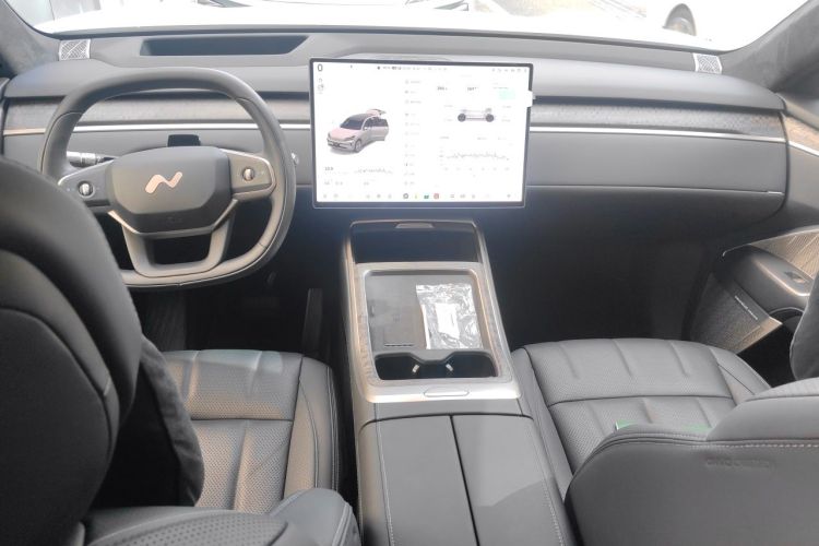 Used ONVO Luxeed L90 2025 Model—Ultra Six-Seater Version Center Console